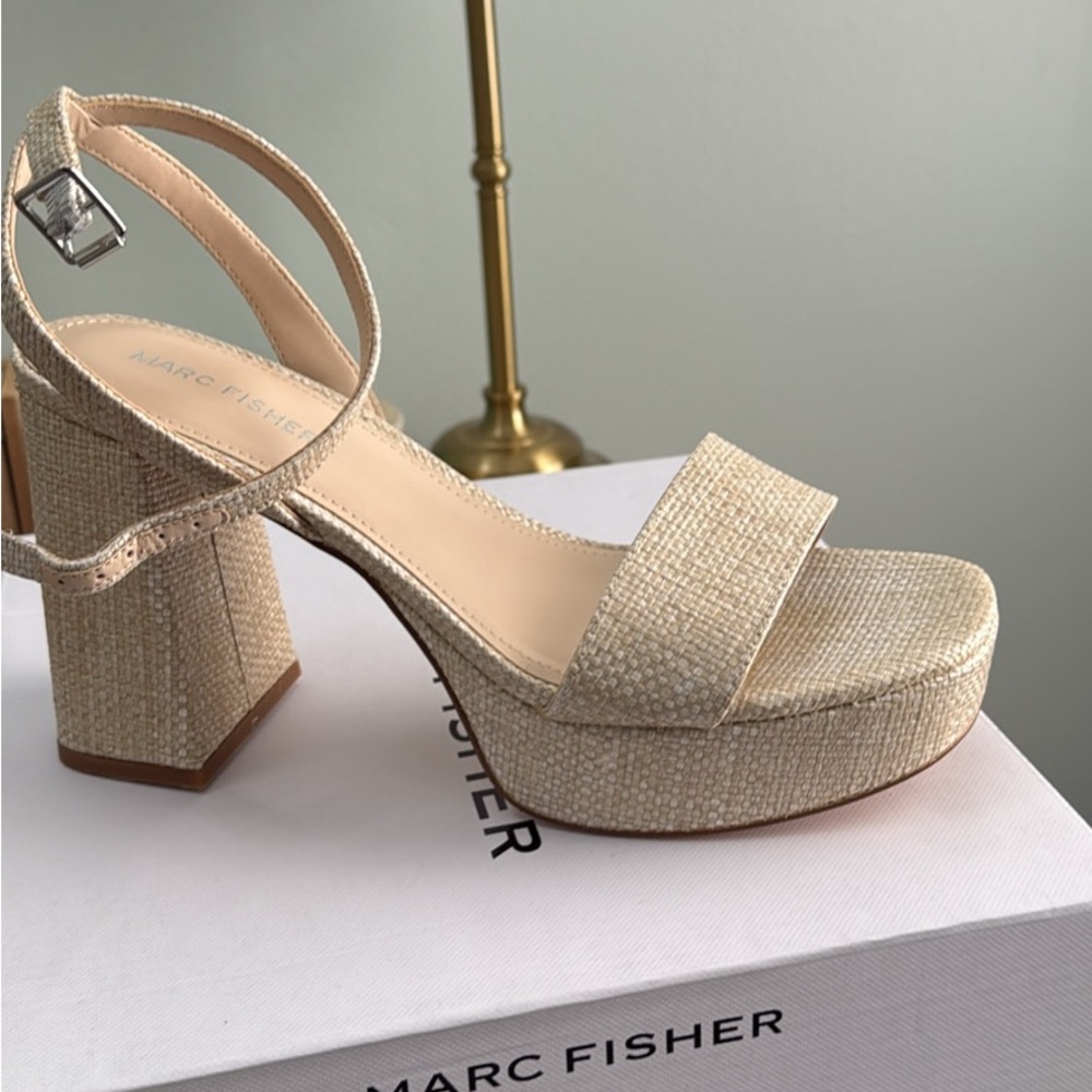 Marc Fisher Sadel platform sandal